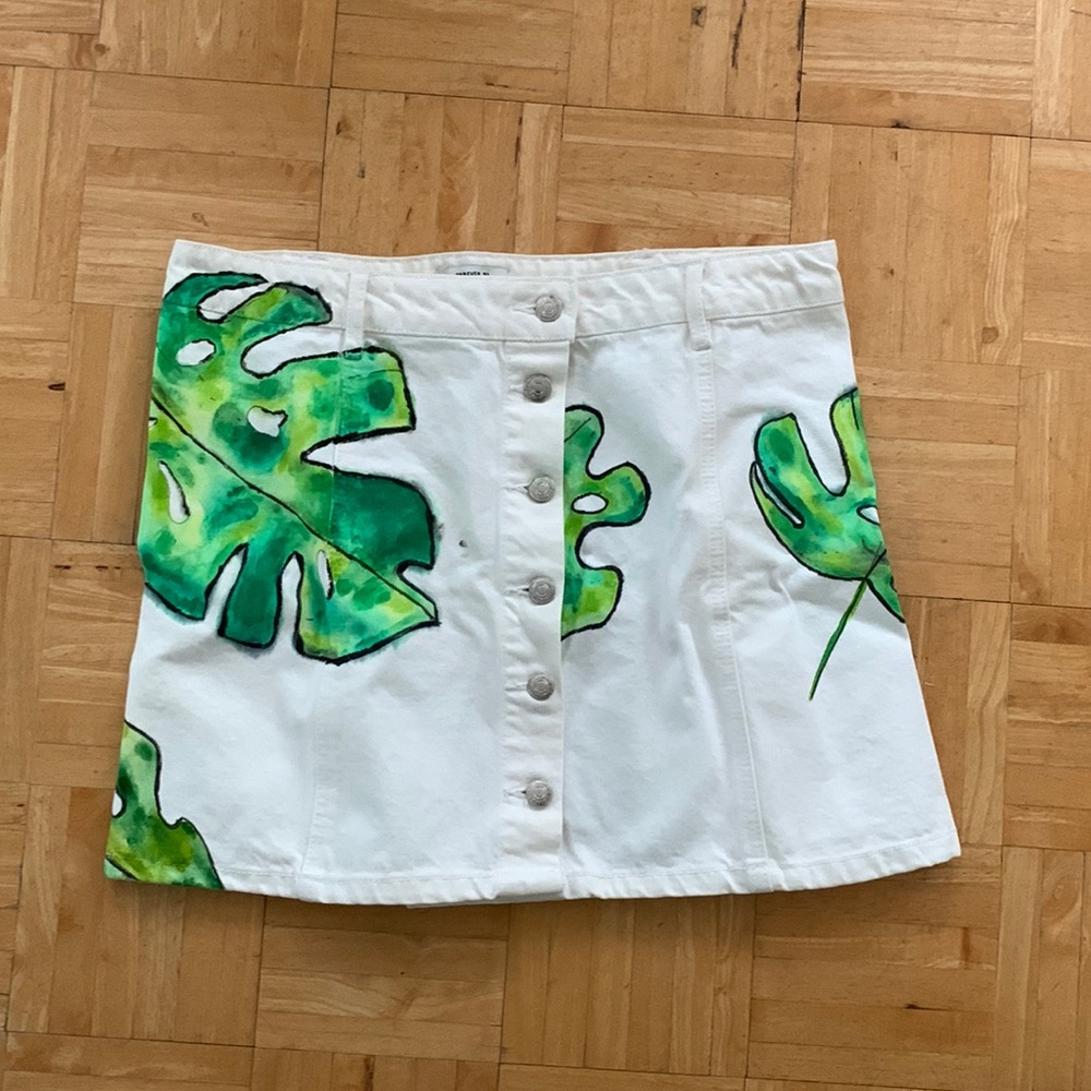 MOVING SALEEEE!!! cute hand painted forever 21 skirt.